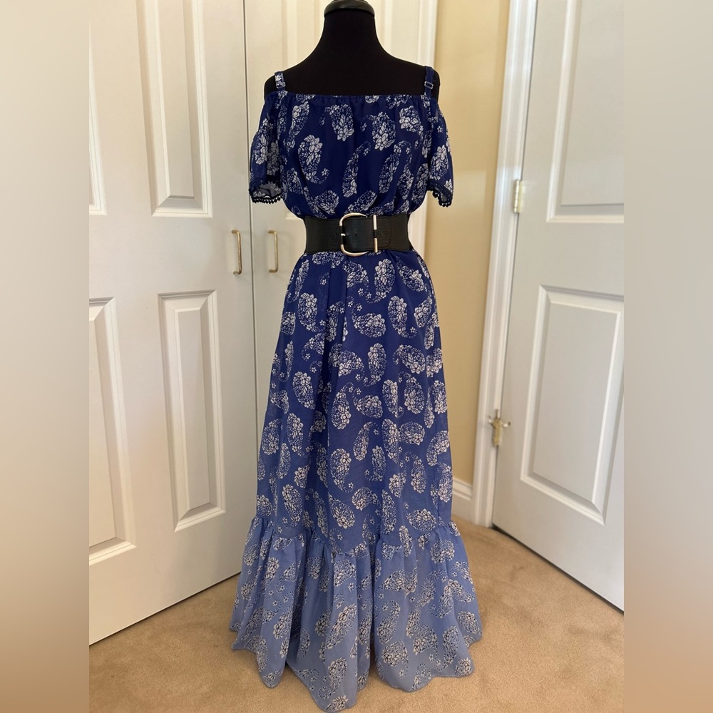 Ladies Blue off-the-shoulder Maxi-dress. Size M. Fits Sz 6 - 8.  New w/out tags.